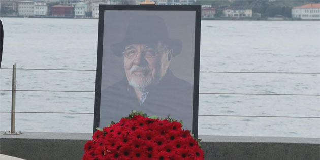 T�RK�YE �LBER HOCA’YI U�URLADI 