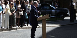�ngiltere Ba�bakan� Keir Starmer ba�bakanl�k g�revinden resmen istifa etti