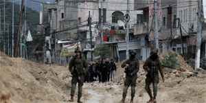 Filistin topraklar�n� gasbeden �srailliler, Bat� �eria'da bir caminin giri�ini yakt�