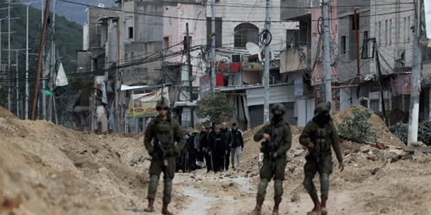 Filistin topraklar�n� gasbeden �srailliler, Bat� �eria'da bir caminin giri�ini yakt�