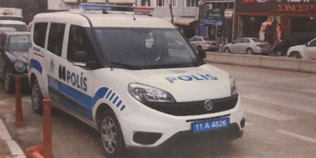 Star Kibris Polis Aracina Hatali Park Cezasi Kesildi Bilecik Te Yaya Gecidine Park Eden Polis Aracina Trafik Ekiplerince 108 Lira Para Cezasi Uygulandi