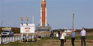 NASA, Artemis II roketini hangara �ekti