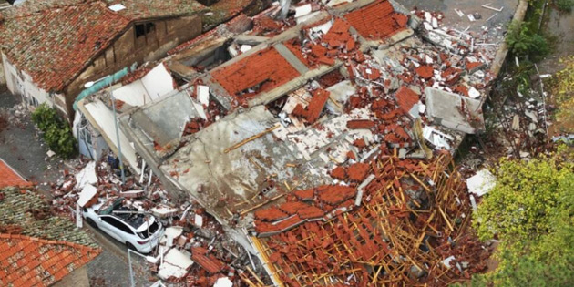 6.1’LK DEPREM BAZI BNALARI YIKTI 