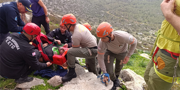 Da�a t�rman�� yaparken d���p yaralanan ki�i itfaiye ve Sivil Savunma ekiplerince kurtar�ld�