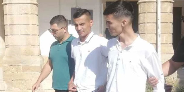 Sekiz kiiyi lkeye ii olarak getirme vaadiyle kandrp 10 bin 800 Dolar almakla itham edildiler