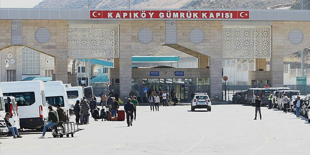 T�rkiye-�ran s�n�r�ndaki g�mr�k kap�lar�nda g�n�birlik yolcu ge�i�leri durduruldu