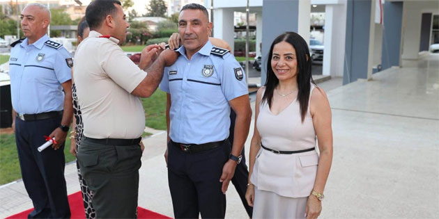 Terfi eden 68 polis mensubuna r�tbeleri tak�ld�