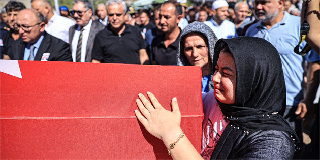 Gemi kazas�nda �len uzman �avu� Fahri Ate�’in cenazesi Mersin'de defnedildi