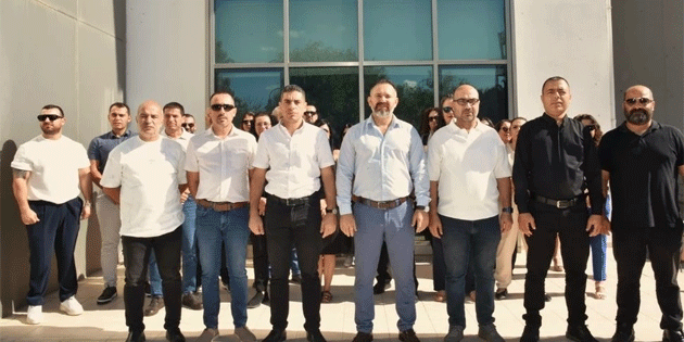 Sendikalar, Ticaret Dairesi nnde grev uyarsnda bulundu