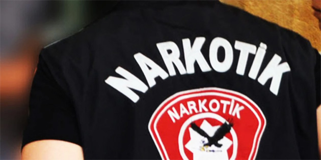 Dedektr kpekle yaplan aramada hintkeneviri, kokain ve hap ele geirildi