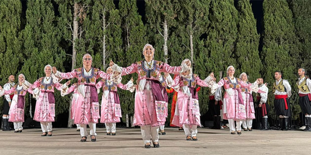 Akademi Sanat Derne�i Halk Danslar� Toplulu�u, �biza’da festivale kat�ld�
