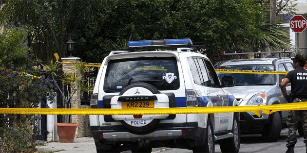 Baf’ta �zel sa�l�k merkezine ait 4 ambulans kundakland�