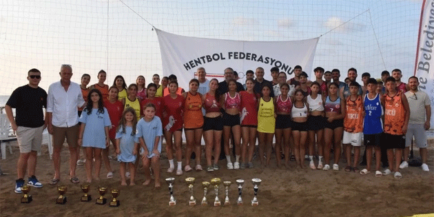 Girne Antis Plaj Hentbol ampiyonas tamamland; Kupalar sahiplerini buldu