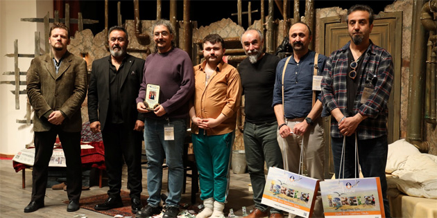 �skele Belediyesi 4. Tiyatro G�nleri kapsam�nda “S���nt�lar” adl� oyun sahnelendi