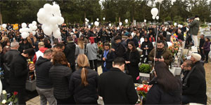 B�y�k ac�n�n ���nc� y�l�nda  '�ampiyon Melekler' beyaz balonlarla an�ld�