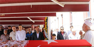 Elmas Demir'in cenazesi Eski�ehir'de topra�a verildi<