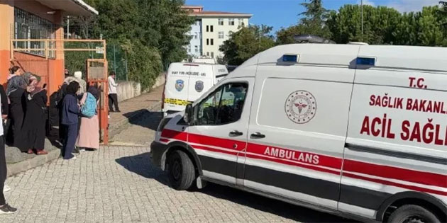 �stanbul Ba�ak�ehir'de ortaokulda b��akl� sald�r�: 3'� a��r 8 ��renci yaral�