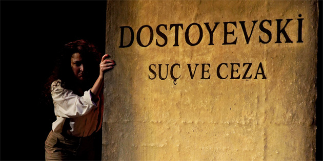 Girne Belediyesi Oda Tiyatrosu'nun yeni oyunu ‘Raskolnikov” prmiyerini yapt