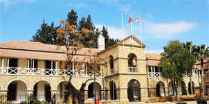 Anayasa Mahkemesi: “90 g�n i�inde Meclis’te yasalla�mayan yasa g�c�ndeki kararnameler y�r�rl�kten kalkt� �eklinde yorumlanmal�”