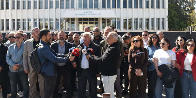 Sendika temsilcileri, Ba�bakanl�k ile KIB-TEK �n�nde a��klama yapt�