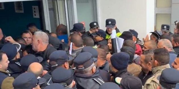 TARIM BAKANLI�I’NIN �N�NDE EYLEM YAPTI 