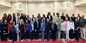 G�KAD, “Siyaset ve Liderlik Okulu” e�itim program�n�n ���nc�s�n� ba�latt�<