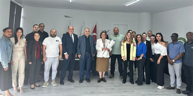 Dr. Tomris Mahirel’e y�l�n annesi �d�l� verildi