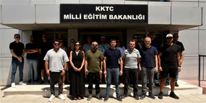 KTOE�S, Teknik Kurul Toplant�s� �ncesinde Bakanl�k �n�nde a��klama yapt�