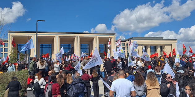 “Meclis, Hayat Pahal�l��� Yasas� g�ndemiyle a��l�ncaya kadar genel grev ask�ya al�nd�”