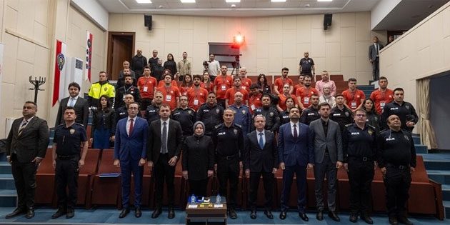 KKTC’den gazeteciler, Ankara’da d�zenlenen sava� muhabirli�i e�itimine kat�l�yor