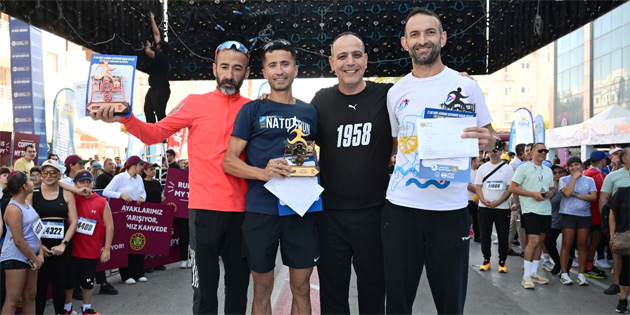 Lefkoa Maratonu’nda 10 km ve 21 km koularnn dlleri verildi 