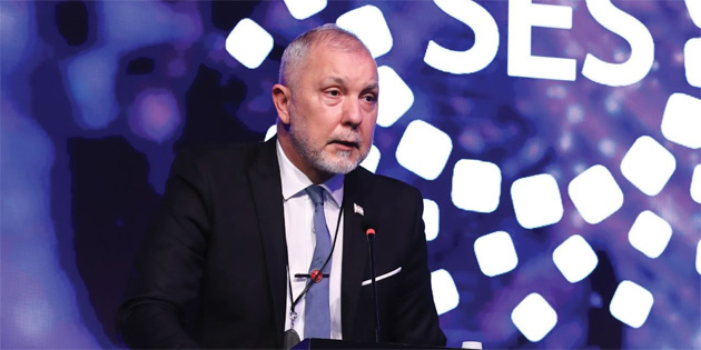 Serhat Akpnar, Antalya’da “Srdrlebilir Eitim Sempozyumu”na katlarak konuma yapt