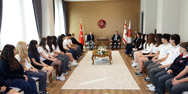 ztrkler, TED Koleji rencilerini kabul etti