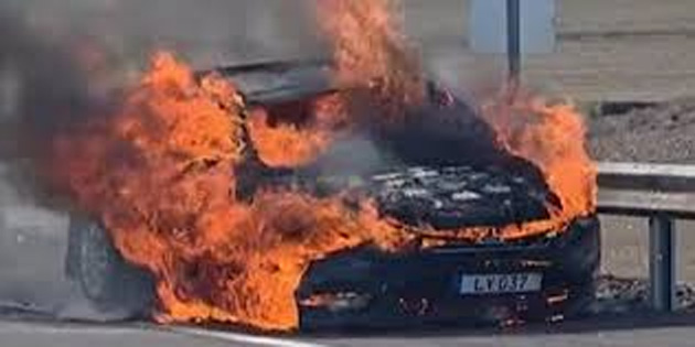 Seyir halindeki arata yangn