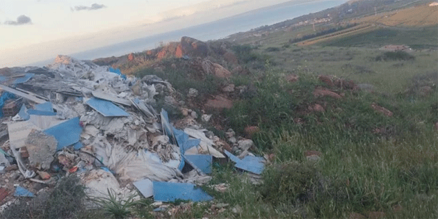 Lefke �evre ve Ekoloji Derne�i, Cengizk�y'de moloz d�k�len alanla ilgili yetkilileri g�reve �a��rd�