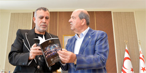 Cumhurbakan Ersin Tatar, sanat Haluk Levent'i kabul etti 