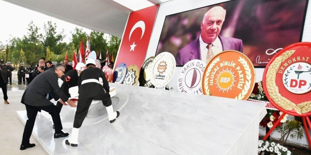 KIBRIS T�RK HALKI KURUCU CUMHURBA�KANI’NI ANDI 