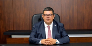 Berova, Dr. K���k’�n, m�cadelesiyle tarihe y�n vermi� bir lider oldu�unu vurgulad�