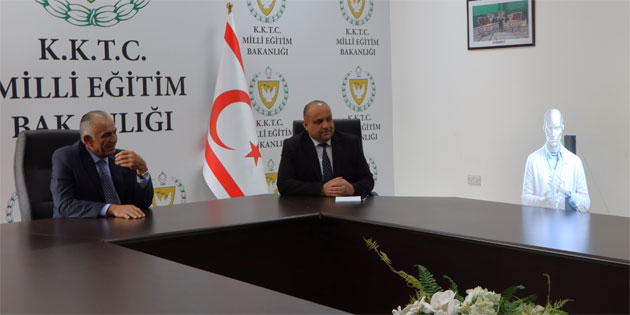 �avu�o�lu, YD� heyeti ile birlikte yapay zeka tabanl� akademisyeni kabul etti