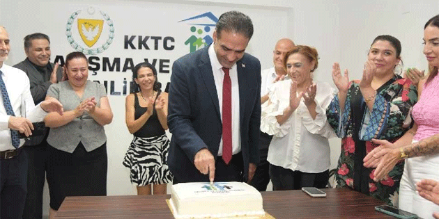 Gardiyanolu, grevdeki ikinci yln personeliyle kutlad