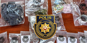 Polis, �skele’deki operasyonda uyu�turucu ve para ele ge�irdi<