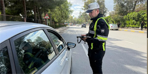 Trafik denetimlerinde 381 s�r�c� yaz�ld�, 45 ara� trafikten men edildi, 6 s�r�c� tutukland�