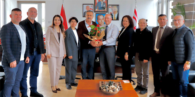 KKTC Adanal�lar Derne�i’nden, Gazima�usa Belediyesi’ne mama deste�i