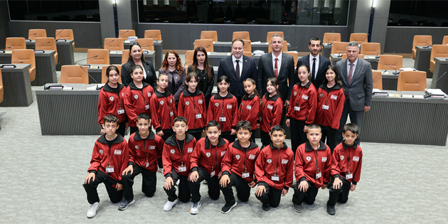 �zt�rkler, TRT 23 Nisan �ocuk �enli�i’nde KKTC’yi temsil edecek Alayk�y �lkokulu halk danslar� ekibini kabul etti