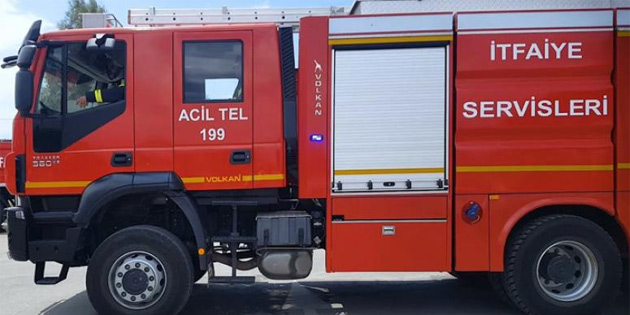 Dipkarpaz’da katamaran tipi yat yand�: 5 ki�i y�zerek karaya ��kt�