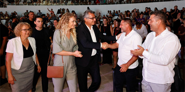 Erh�rman, Yenibo�azi�i ve Serdarl�’daki festivallere kat�ld�