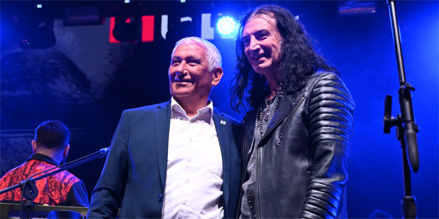 Murat Kekilli Gzelyurt’ta konser verdi