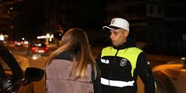 44 alkoll� s�r�c� rapor edildi, 2 s�r�c� tutukland�, 81 araca trafikten men