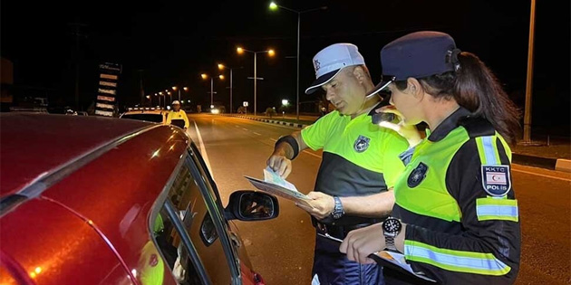 Trafik denetimlerinde 300 s�r�c� rapor edildi, 23 ara� trafikten men edildi