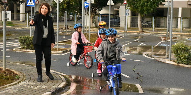 �lkokul ��rencilerine y�nelik trafik e�itimleri yeniden ba�lad�